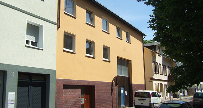 Die Biringer Halle in der angrenzenden Albanusstraße Die Biringer Halle in der angrenzenden Albanusstraße